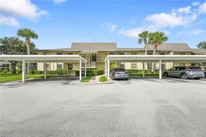 27 PLANTATION DR APT 102, VERO BEACH, FL