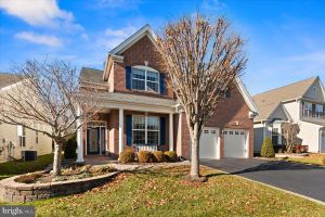 12 HARDWICK DR, KENDALL PARK, NJ
