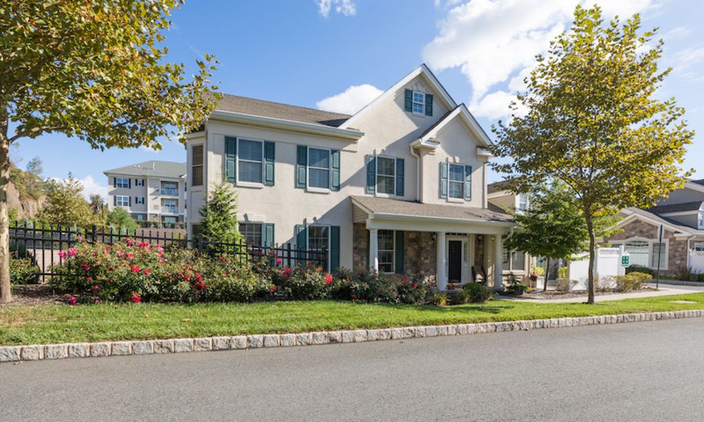 814 Attached Homes and Condos