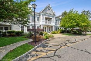 5003 BROOKFIELD GLEN DR, BELVIDERE, NJ