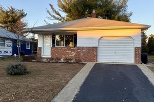 8 NEVIS CT, TOMS RIVER, NJ