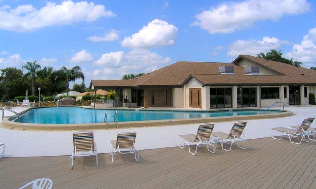 Clubhouse & Outdoor Pool