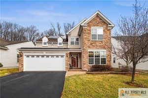 53 ANDOVER DR, KENDALL PARK, NJ
