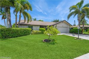 1021 CHARLEMAGNE BLVD, NAPLES, FL