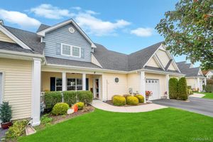 4 HAVERTON CT, RIVERHEAD, NY