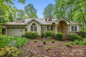 5 GOVERNORS DR, HENDERSONVILLE, NC
