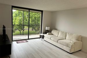 1000 COLONY POINT CIR 302, PEMBROKE PINES, FL