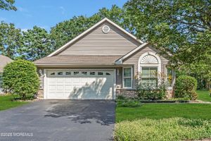 1 WINDING RIVER RD, LAKEWOOD, NJ