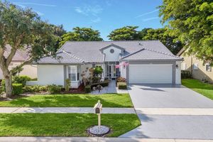 8261 LAKE CYPRESS RD, LAKE WORTH, FL