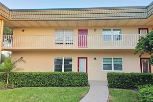 35 VISTA GARDENS TRL 102, VERO BEACH, FL