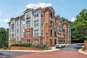 2907 SAINTSBURY PLZ 206, FAIRFAX, VA