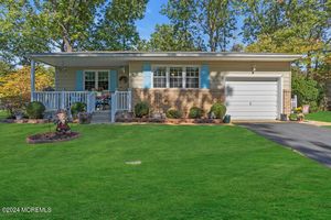 8 WISCONSIN LN, WHITING, NJ
