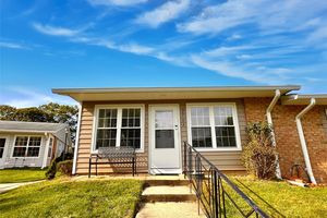 276 BERWICK CT A, RIDGE, NY