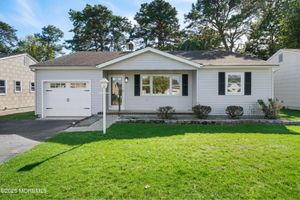 6 WESTPORT DR, TOMS RIVER, NJ