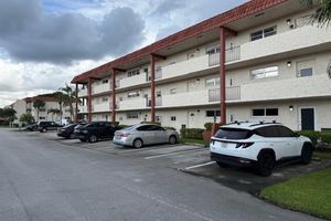 8990 S HOLLYBROOK BLVD APT 302, PEMBROKE PINES, FL