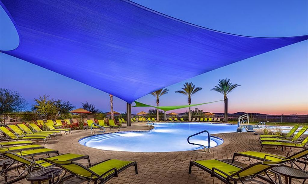 Outdoor Resort-Style Pool