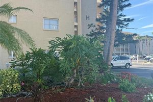 3697 LAKE BAYSHORE DR # H-109, BRADENTON, FL
