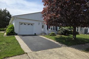 8 DORAL DR, TOMS RIVER, NJ