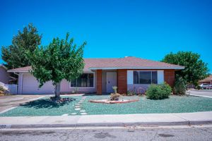1100 W WESTMONT AVE, HEMET, CA