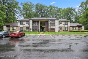 154 CROSS SLOPE CT J, MANALAPAN, NJ