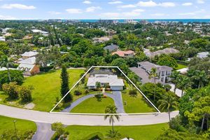 700 BOW LINE DR, NAPLES, FL