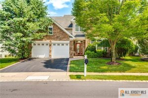 77 ANDOVER DR, KENDALL PARK, NJ