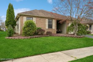 27 PEASLEY DR, MARLBORO, NJ