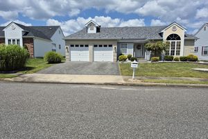 18 NARBERTH WAY, TOMS RIVER, NJ
