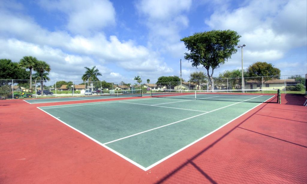 2 Tennis Courts