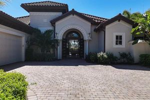 8910 SHENENDOAH CIR, NAPLES, FL