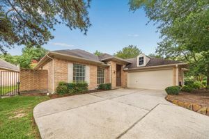 10 SURREY RUN PL, THE WOODLANDS, TX