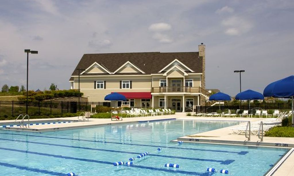 Outdoor Resort-style Pool