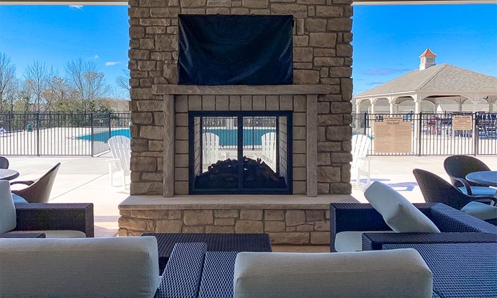 Outdoor Lounge & Fireplace