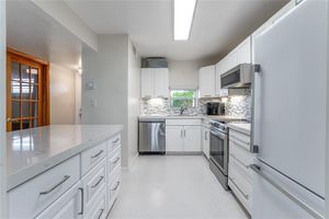 9411 N HOLLYBROOK LAKE DR APT 309, PEMBROKE PINES, FL