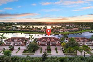 10514 SMOKEHOUSE BAY DR APT 202, NAPLES, FL