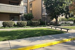 324 CHESTNUT HILL CT 14, THOUSAND OAKS, CA