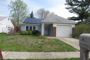 10 DUNSTABLE RD, SOUTHAMPTON, NJ