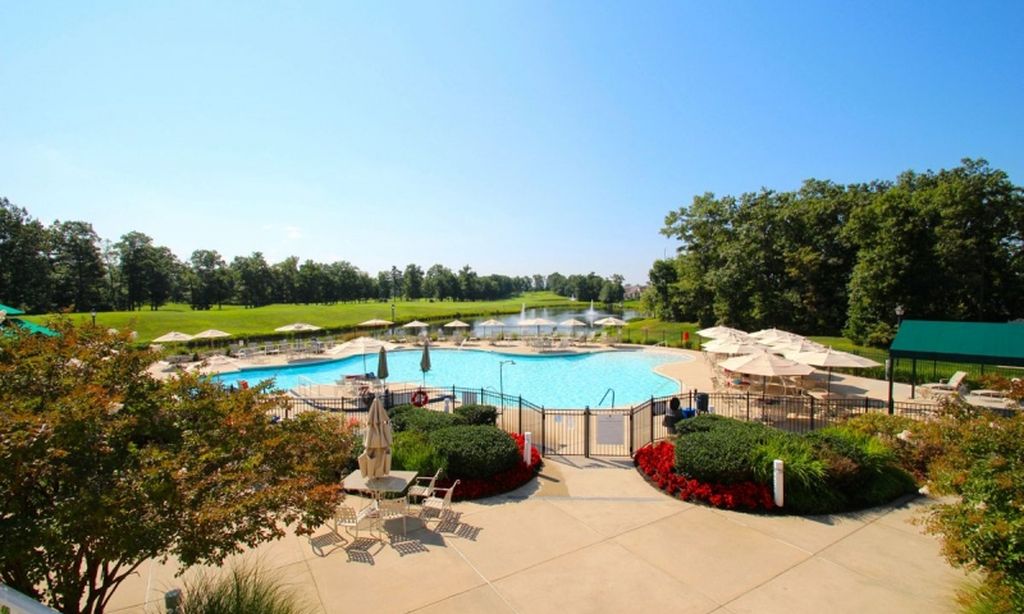Outdoor Resort-Style Pool