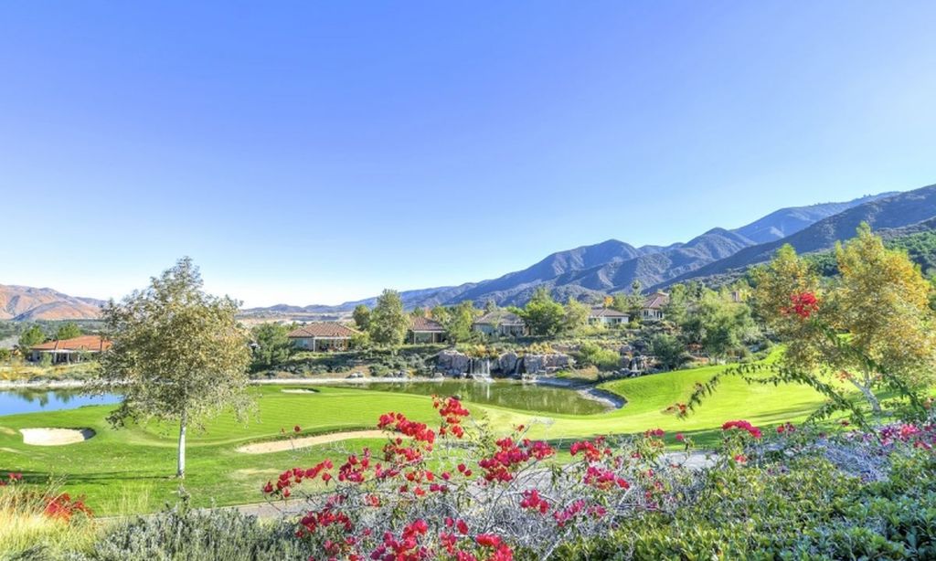 18-Hole Trilogy Golf Course