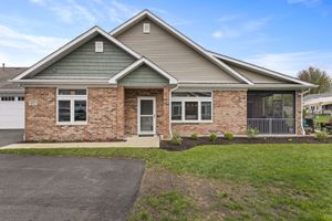 433 STEARN DR # 433, GENOA, IL