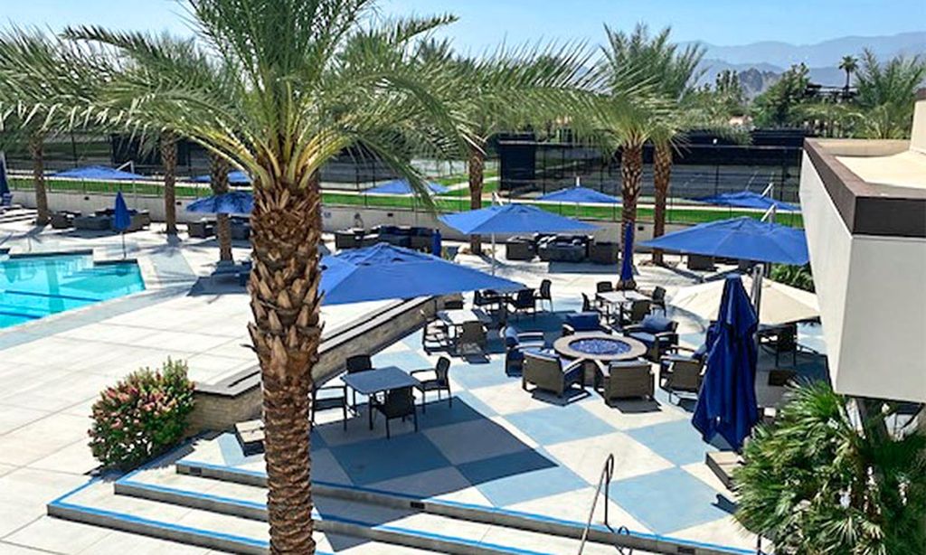 Outdoor Fire Pit & Dining