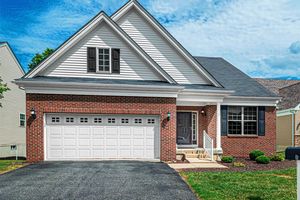 8 JASMINE DR, MIDDLETOWN, NY