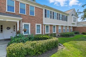 709 BURR OAK LN B, PROSPECT HEIGHTS, IL