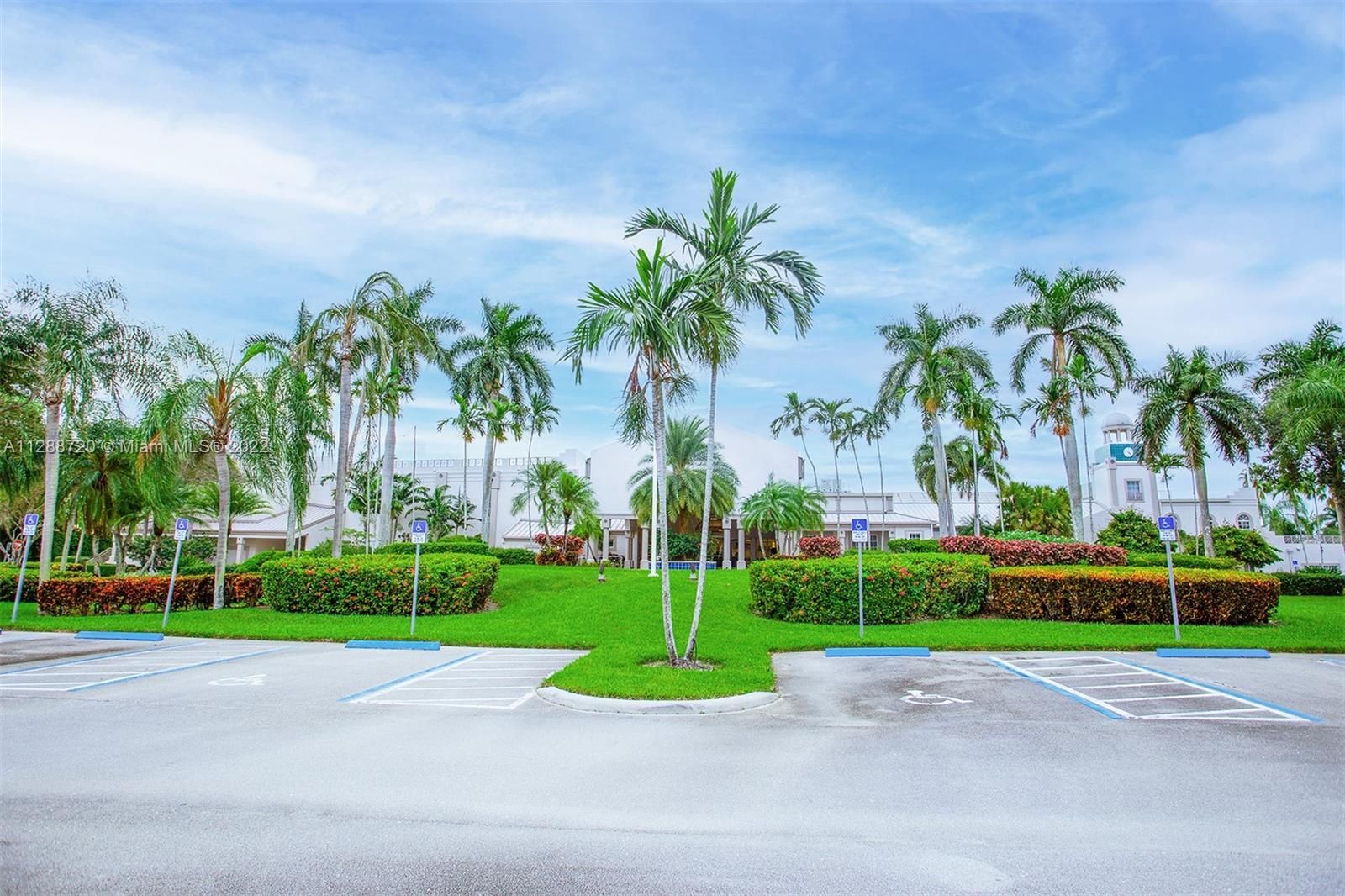 image of property at 9637 Shadybrook Dr 201