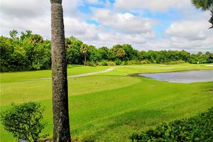 27 PLANTATION DR APT 102, VERO BEACH, FL