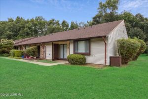 70 OVERLOOK WAY E, MANALAPAN, NJ