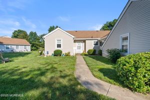 82 PARKWAY DR # B, FREEHOLD, NJ