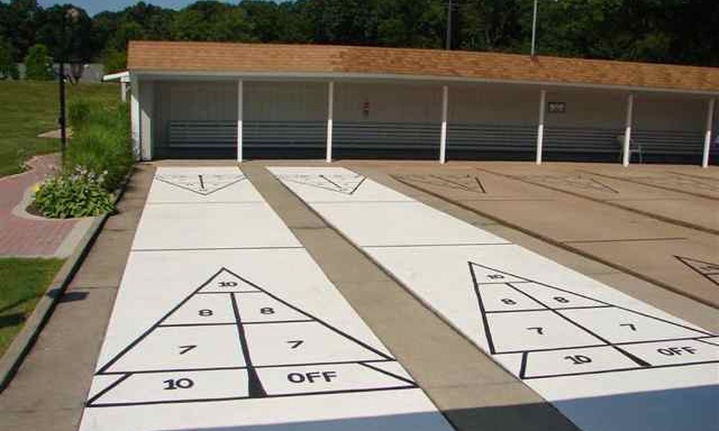 8 Shuffleboard Courts