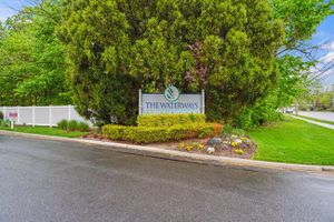 188 RIVER DR, MORICHES, NY