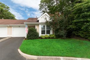 11 KISMET CT, RIDGE, NY